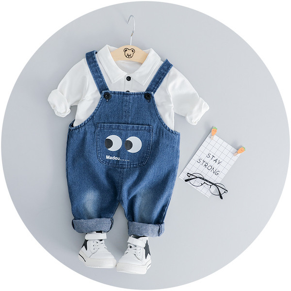 Kétrészes alkalmi gyerekkészlet fiúknak rátéttel