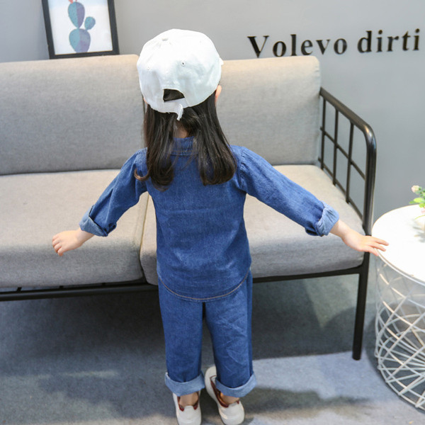 Korszerű gyerekkészlet lányoknak két részből - ingből és farmerből