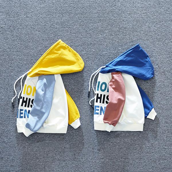 Modern gyerek szett fiúknak pulóverben és farmerben, két színben