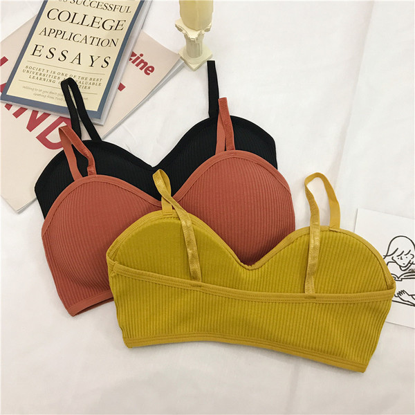 Γυναικείο σουτιέν σε διάφορα χρώματα
