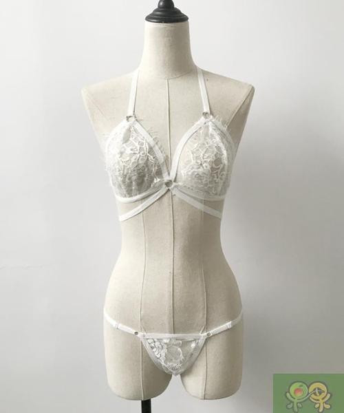 Női intim csipke fehérnemű fehér és fekete színben