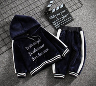 Modern sportcsapat fiúknak és lányoknak, kétszínű feliratokkal