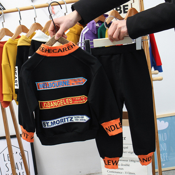 Aktuális gyerekkészlet két színben felirattal