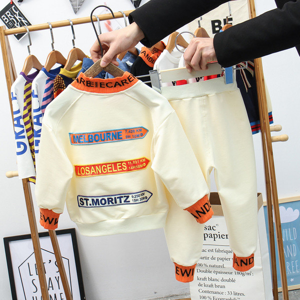 Aktuális gyerekkészlet két színben felirattal