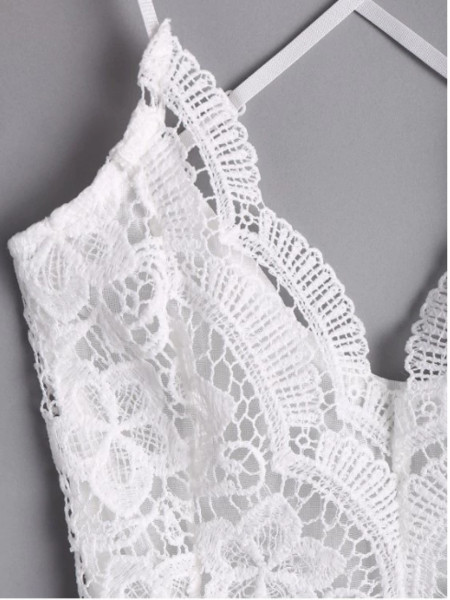 Κομψή γυναικεία ολόσωμη φόρμα με κεντήματα