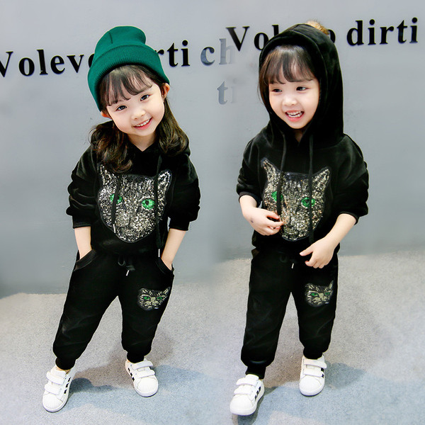 Jelenlegi gyerekcsapat lányoknak két részben, két színben flitterekkel