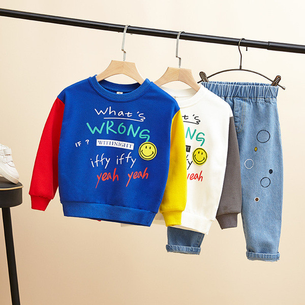 Modern gyerek szett fiúknak blúzból és farmerből, két színben