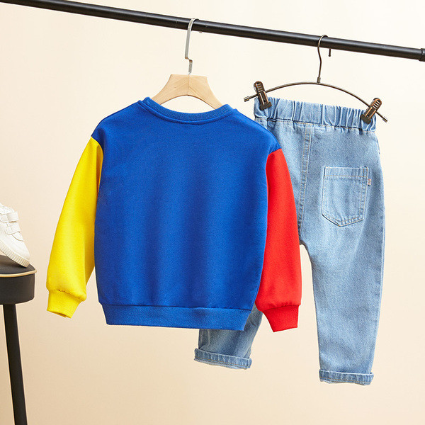 Modern gyerek szett fiúknak blúzból és farmerből, két színben