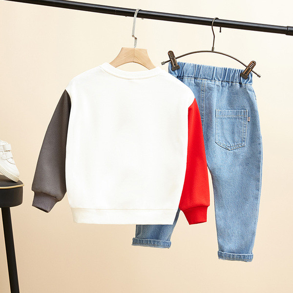 Modern gyerek szett fiúknak blúzból és farmerből, két színben