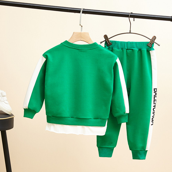 Modern gyerek sportcsapat fiúknak, kétszínű felirattal