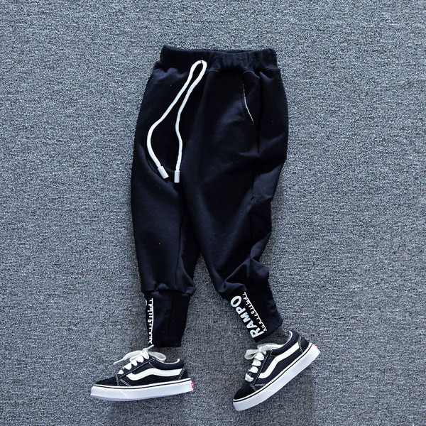 Παιδική αθλητική φόρμα για αγόρια με επιγραφές δύο χρωμάτων