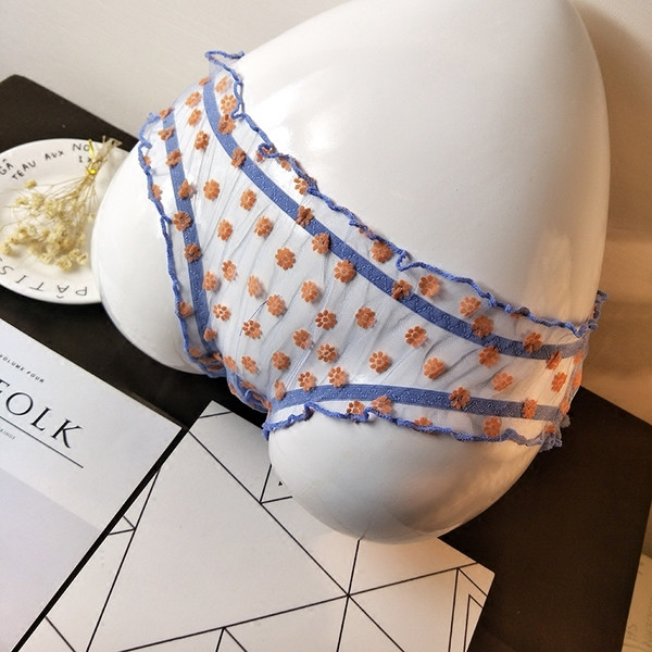 Átlátszó fehérnemű virágos motívumokkal és szalagokkal több színben