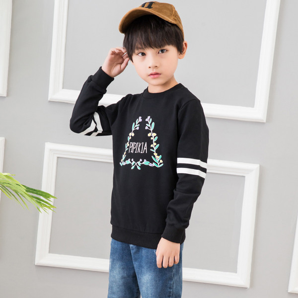 Lezser gyerek blúz fiúknak fekete színben, hímzéssel