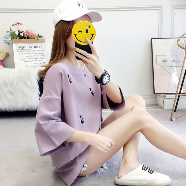 Κομψή γυναικεία μπλούζα με κοντό μανίκι και ευρύ σχέδιο σε δύο χρώματα