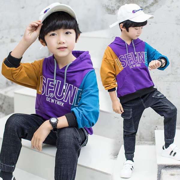 Ένα casual παιδικό φούτερ σε πολλά χρώματα