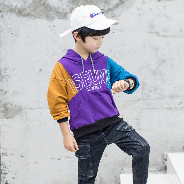 Ένα casual παιδικό φούτερ σε πολλά χρώματα