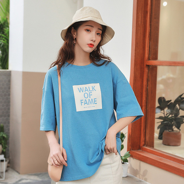 Γυναικεία καθημερινή μπλούζα με κοντό μανίκι και επιγραφή σε τρία χρώματα