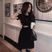 Női ruha Karcsú modell cipzárral fekete színben