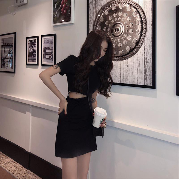 Női ruha Karcsú modell cipzárral fekete színben