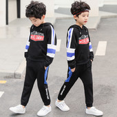 Modern gyerekcsapat fiúknak kapucnival és két színű felirattal