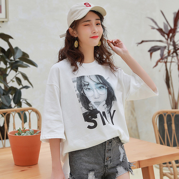 Γυναικείο μπλουζάκι με εκτύπωση σε λευκό χρώμα