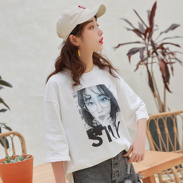 Γυναικείο μπλουζάκι με εκτύπωση σε λευκό χρώμα