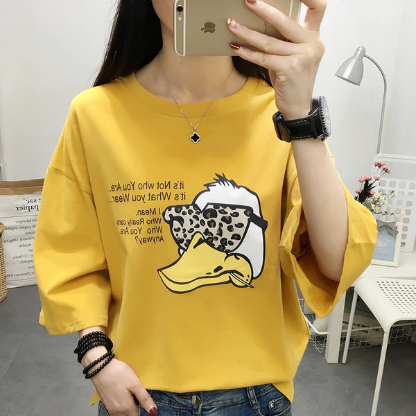 Női alkalmi blúz rátéttel és felirattal, két színben