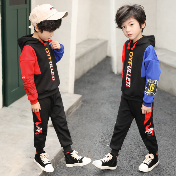 Lezser, színes gyerekcsapat kapucnival és feliratokkal fiúknak