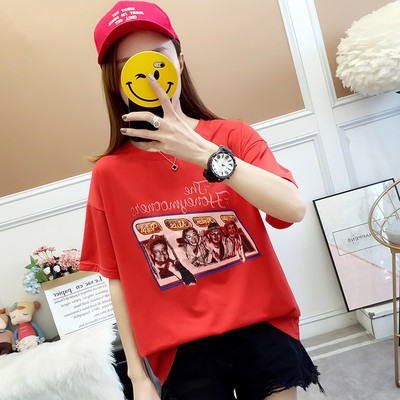 Alkalmi női póló rövid ujjal, piros színben és mintával