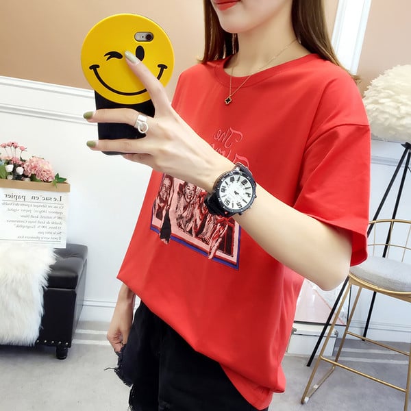 Alkalmi női póló rövid ujjal, piros színben és mintával