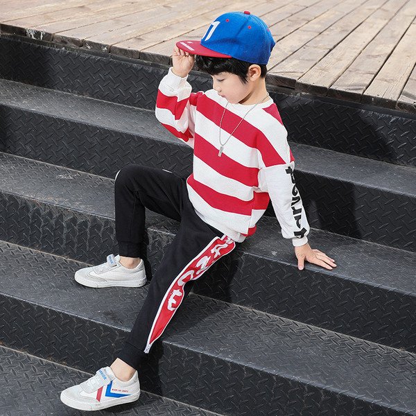 Feliratos napi gyerekkészlet fiúknak