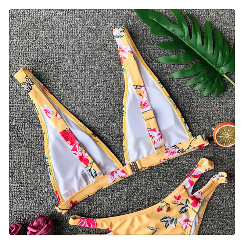 Női fürdőruha sárga színben virágos motívumokkal