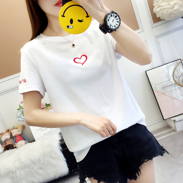 Γυναικείο μπλουζάκι σε λευκό χρώμα με κεντητική καρδιά