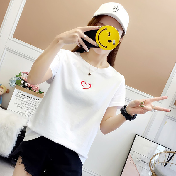 Γυναικείο μπλουζάκι σε λευκό χρώμα με κεντητική καρδιά