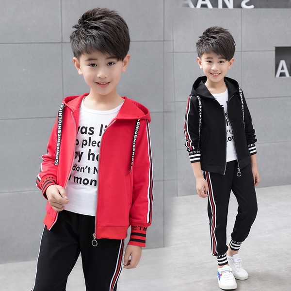 Sportos gyerek tréningruha két színben fiúknak színes szegéllyel