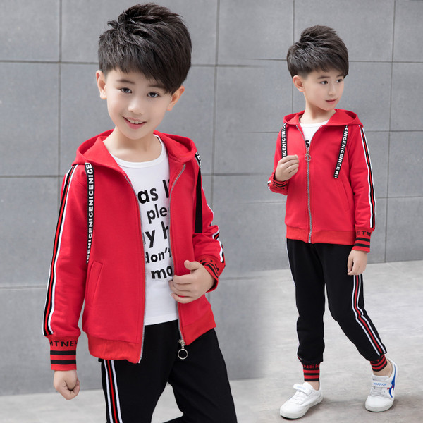 Sportos gyerek tréningruha két színben fiúknak színes szegéllyel