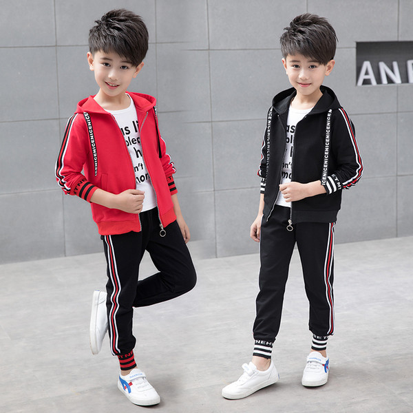 Sportos gyerek tréningruha két színben fiúknak színes szegéllyel