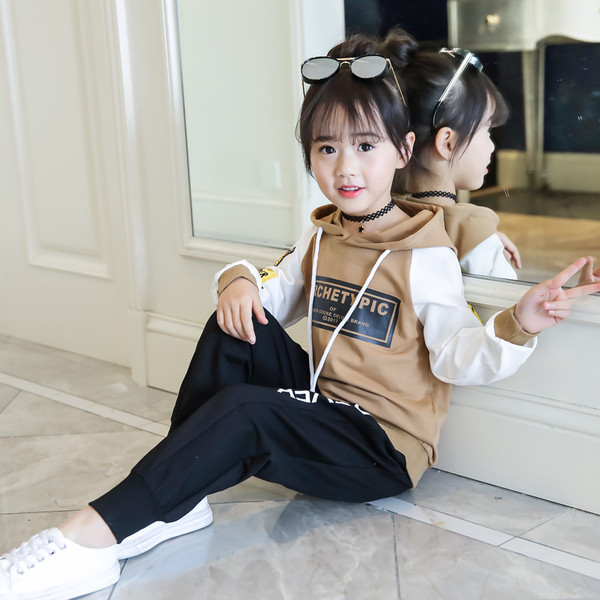 Παιδική αθλητική φόρμα για κορίτσια σε δύο χρώματα με επιγραφές