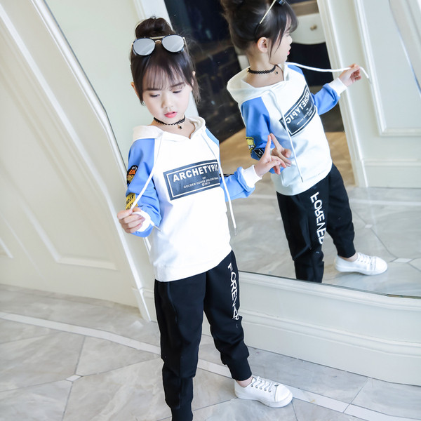 Παιδική αθλητική φόρμα για κορίτσια σε δύο χρώματα με επιγραφές