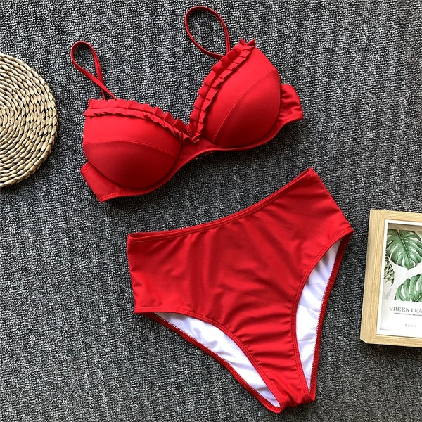 Μοντέρνο γυναικείο μαγιό μπικίνι σε κόκκινο χρώμα