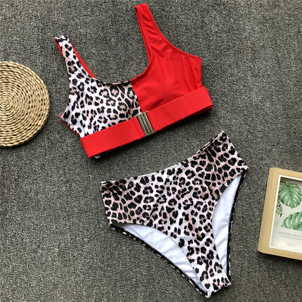 Új fürdőruha magas derekú nadrággal, piros és leopárd mintával