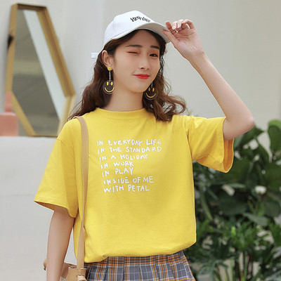 Ellentmondásos női póló három színben felirattal