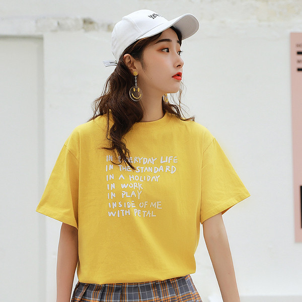 Ellentmondásos női póló három színben felirattal