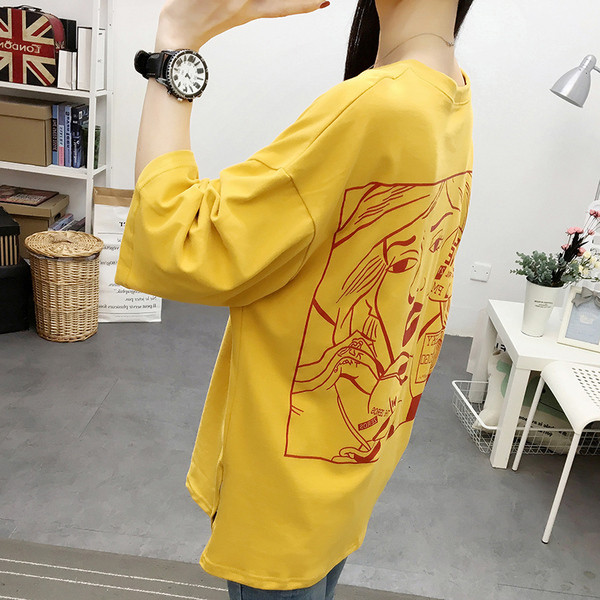 Modern női blúz 3/4-es ujjal és több színben nyomott mintával