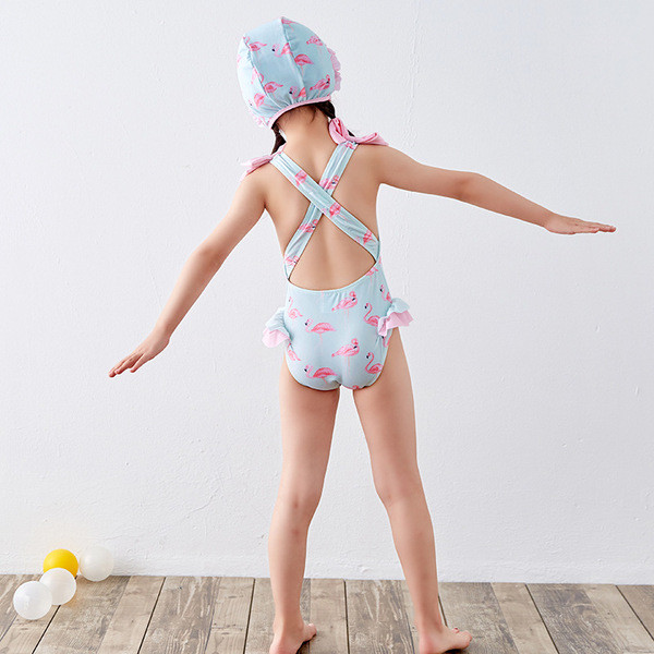 Modern, fehér színű gyermek teljes fürdőruha mintával és szalagokkal