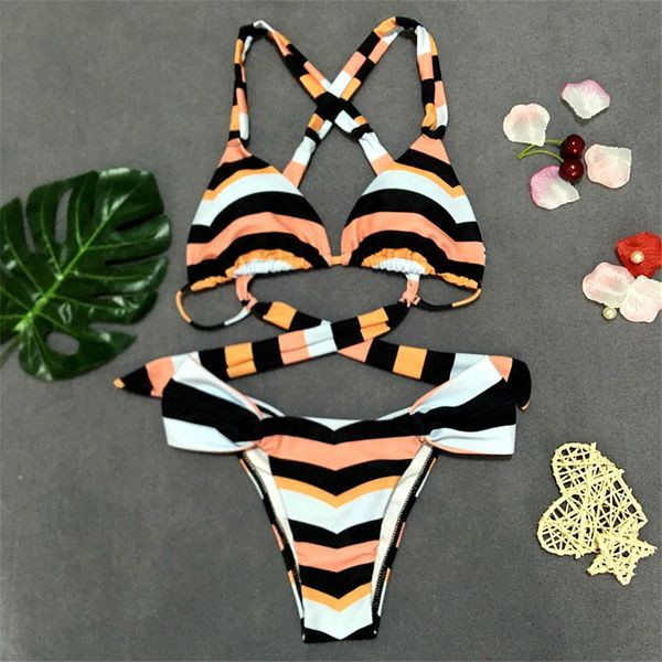 Modern kétrészes fürdőruha