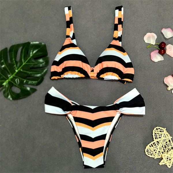 Modern kétrészes fürdőruha