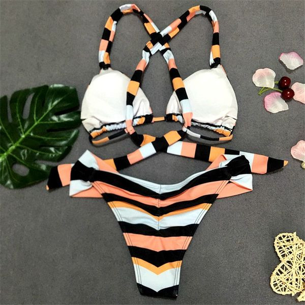 Modern kétrészes fürdőruha