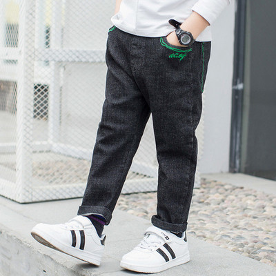 Modern gyerekfarmer fiúknak fekete színben, hímzéssel