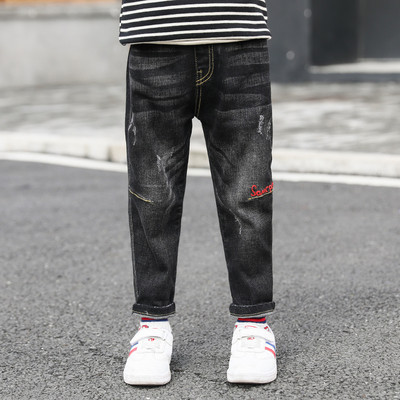 Μοντέρνα παιδικά τζιν για αγόρια σε δύο χρώματα με επιγραφή